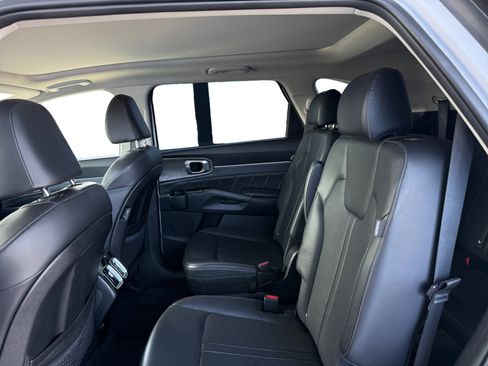 Used 2025 Kia Sorento SX AWD/4WD image 11