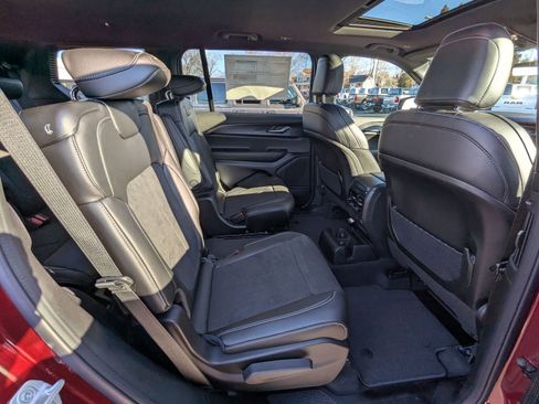 New 2025 Jeep Grand Cherokee L Altitude image 22