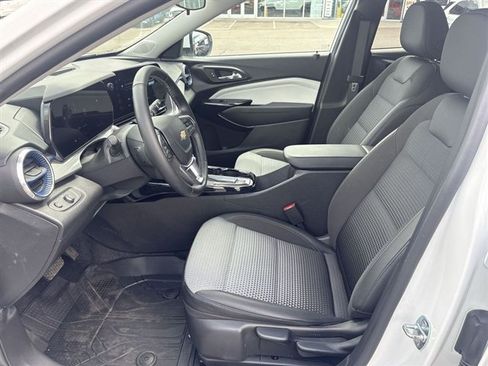 Certified 2024 Chevrolet Trax LT w/ Driver Confidence Package FWD image 18