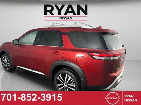 New 2025 Nissan Pathfinder Platinum image 9