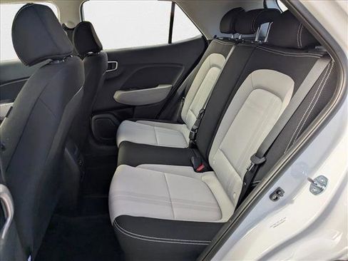 New 2025 Hyundai Venue SEL image 18