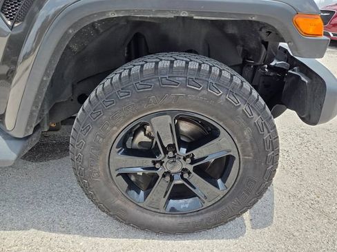 Used 2019 Jeep Wrangler Unlimited Sahara AWD/4WD image 20