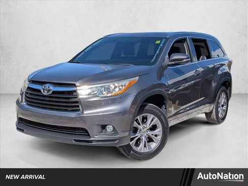 Used 2014 Toyota Highlander XLE image 1