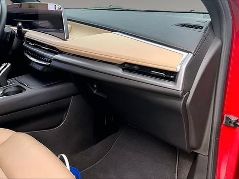 Used 2024 Cadillac XT4 Premium Luxury w/ Active Safety Package FWD image 16