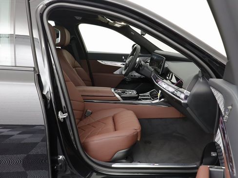 New 2026 BMW 750e xDrive w/ Executive Package image 22