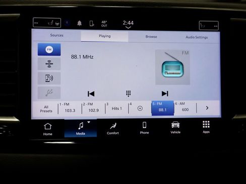 Used 2024 Chrysler Pacifica Touring-L FWD image 3