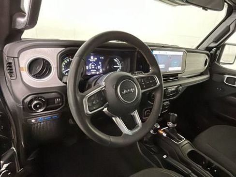 Used 2024 Jeep Wrangler Unlimited Sahara AWD/4WD image 13