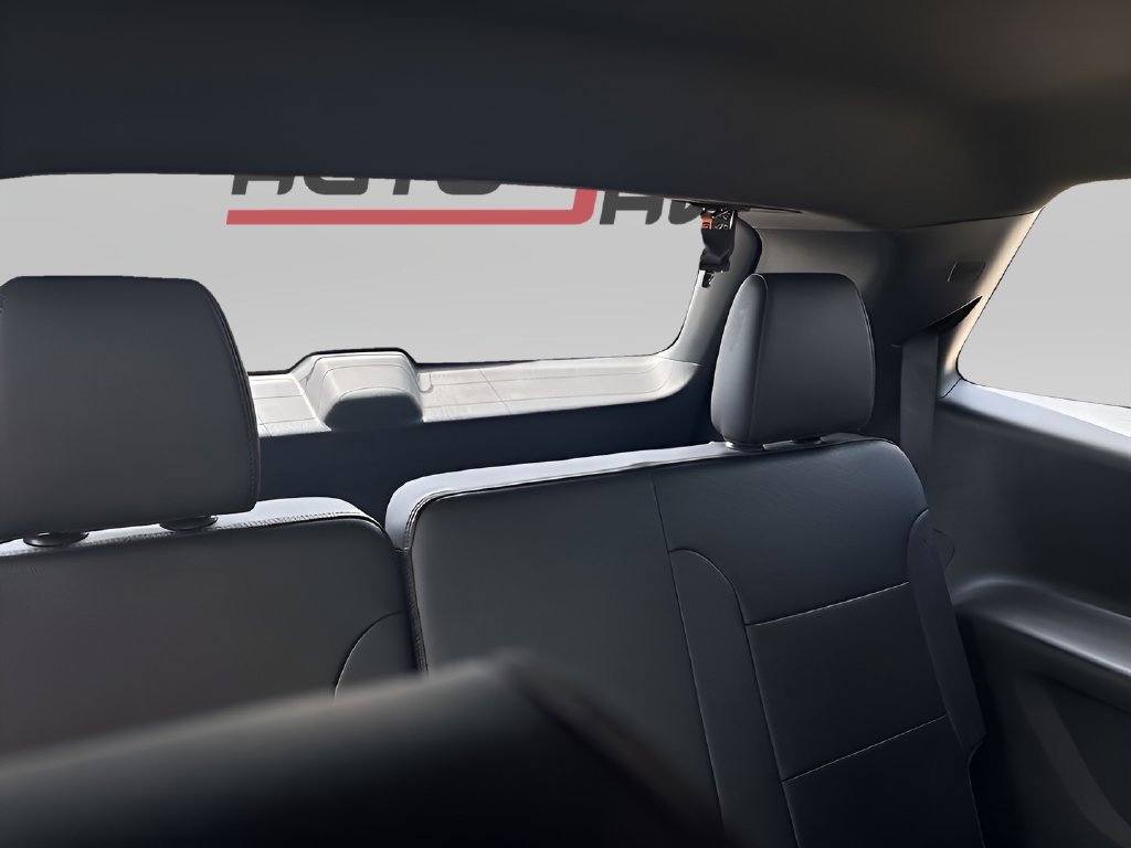 Used 2023 Chevrolet Traverse High Country w/ LPO, Floor Liner Package FWD image 29