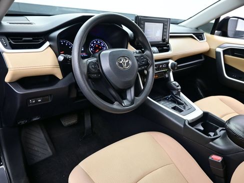 Used 2021 Toyota RAV4 LE AWD/4WD image 12
