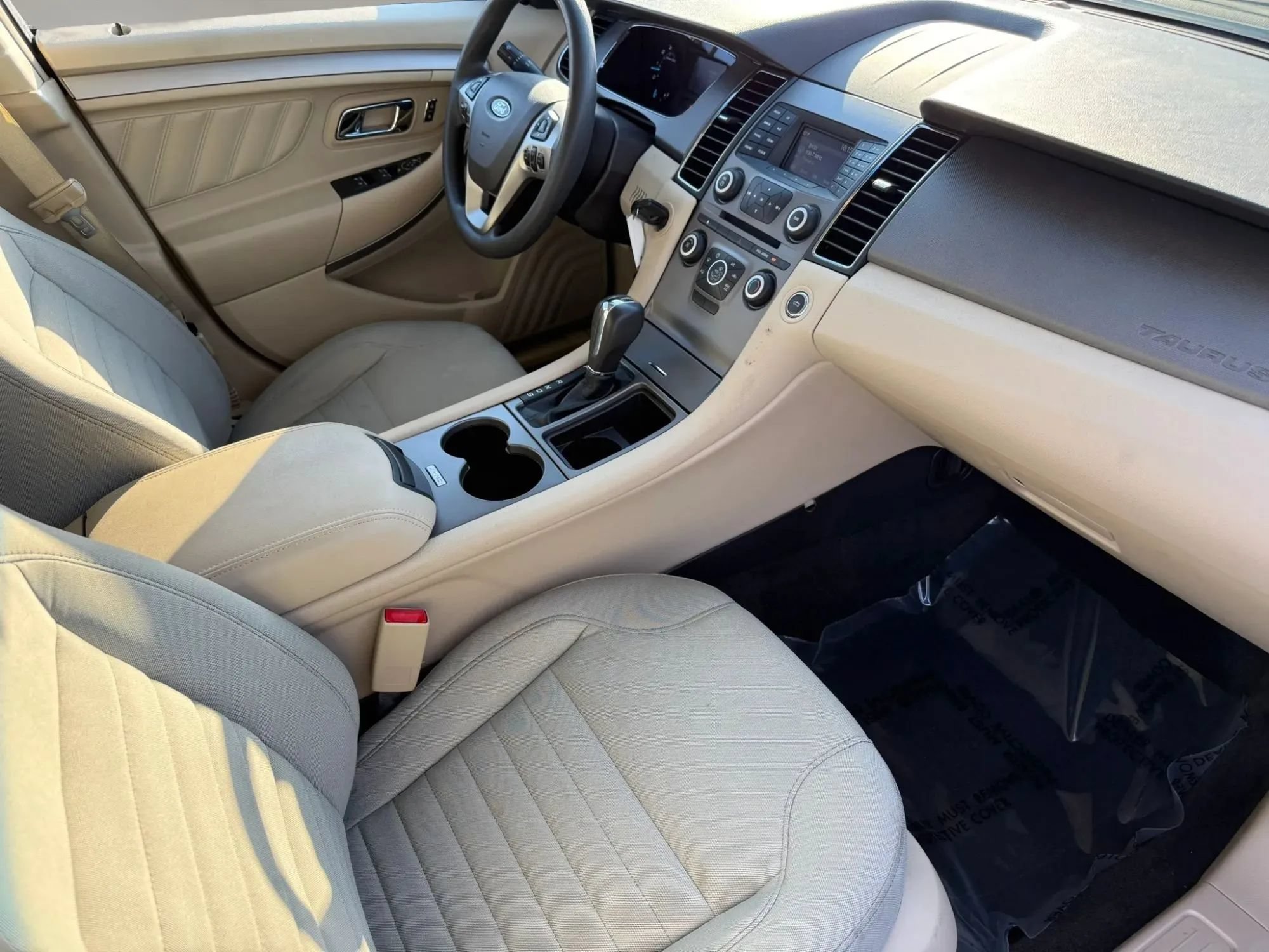 Used 2018 Ford Taurus SE FWD image 26