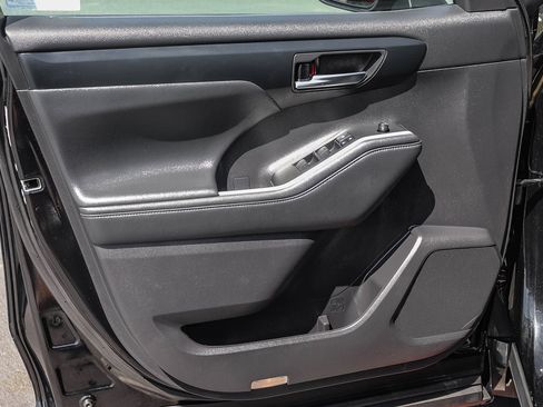 Used 2022 Toyota Highlander XLE AWD/4WD image 26