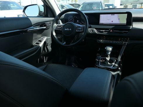 Used 2024 Kia Seltos EX FWD image 25