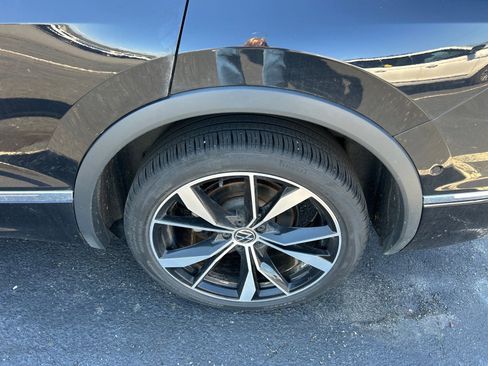 Used 2024 Volkswagen Tiguan SEL R-Line image 10