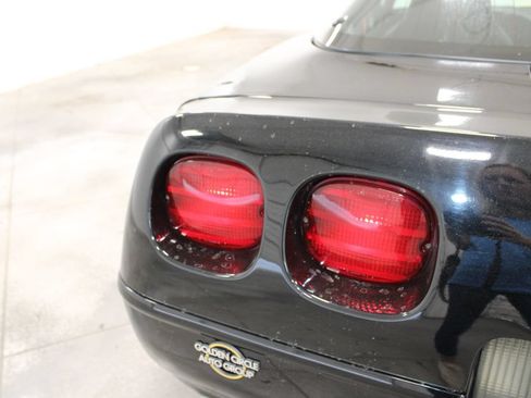 Used 1994 Chevrolet Corvette Coupe RWD image 18