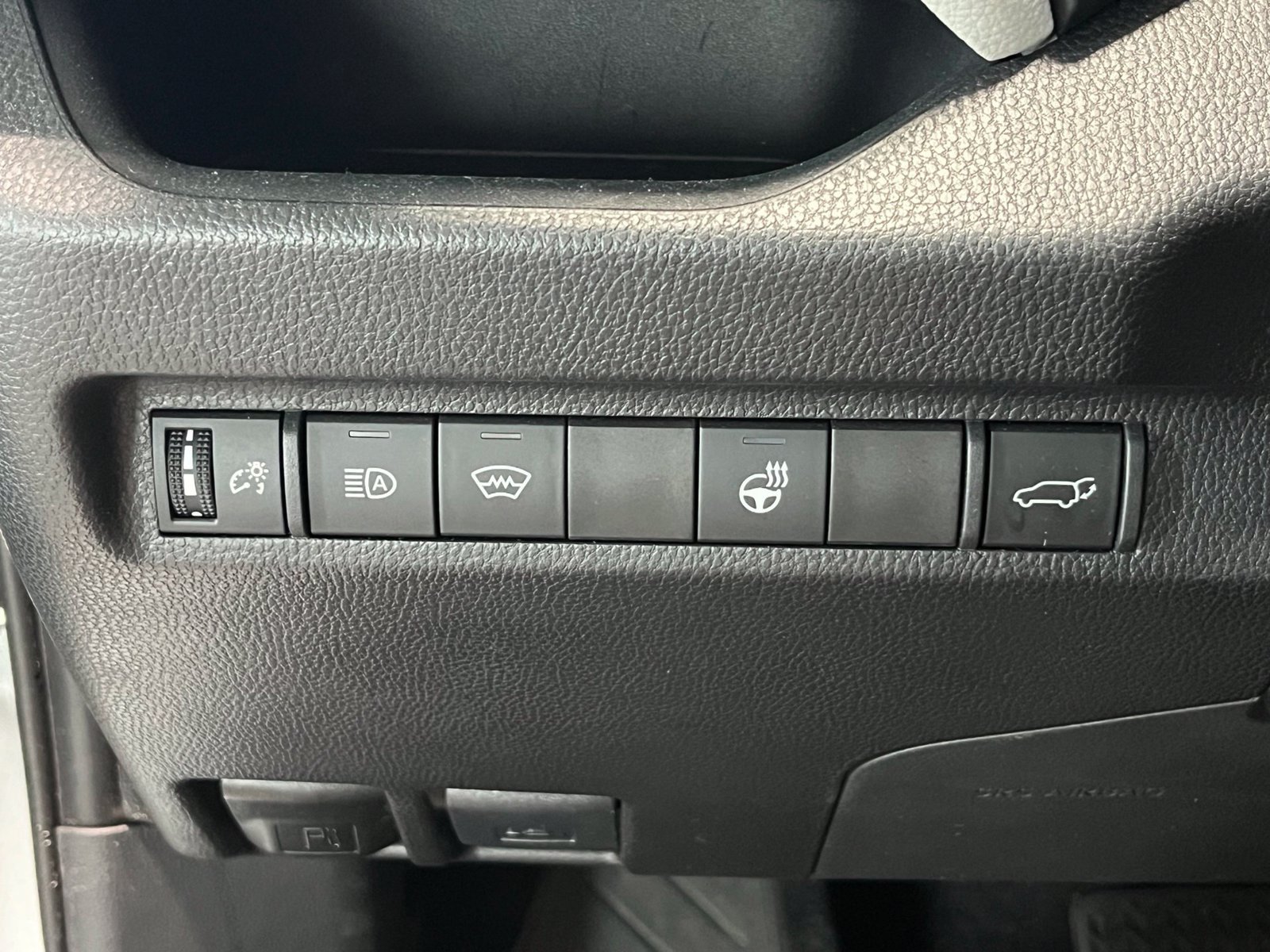 Used 2025 Toyota RAV4 XLE Premium w/ Weather Package AWD/4WD image 32
