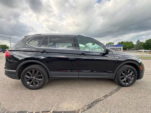 Used 2022 Volkswagen Tiguan SE AWD/4WD image 8