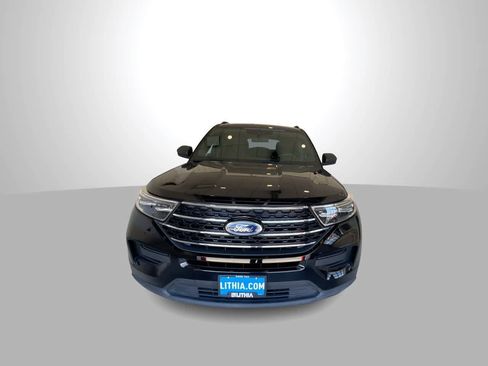 Used 2020 Ford Explorer XLT w/ Comfort Package AWD/4WD image 3