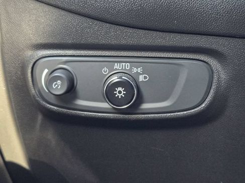 Used 2022 Chevrolet Equinox LS w/ LS Convenience Package FWD image 21