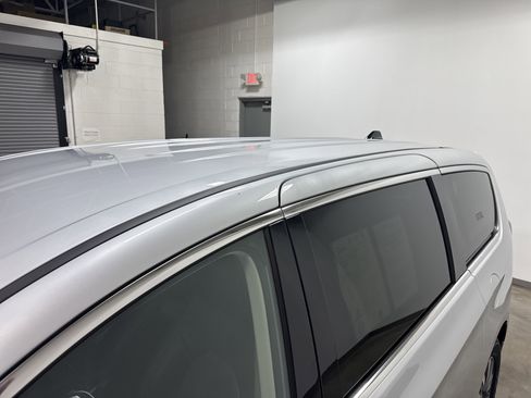 Used 2024 Chrysler Pacifica Select image 11