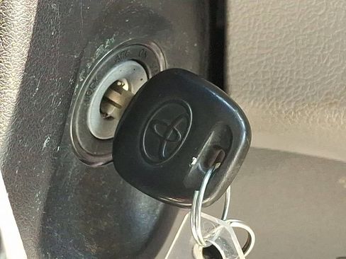 Used 2015 Toyota Sienna LE image 23