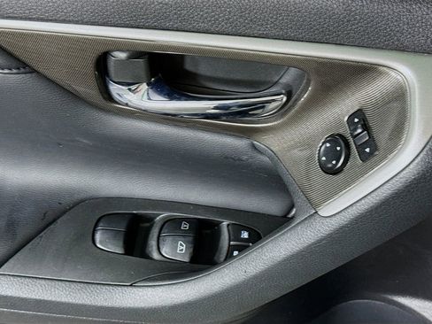 Used 2013 Nissan Altima 2.5 SL w/ Technology Pkg FWD image 24