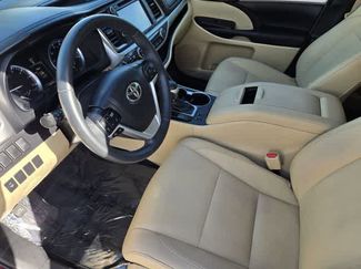 Used 2016 Toyota Highlander XLE FWD video 2
