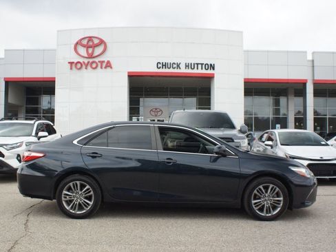 Used 2016 Toyota Camry SE image 1