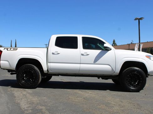 Used 2020 Toyota Tacoma SR AWD/4WD image 13