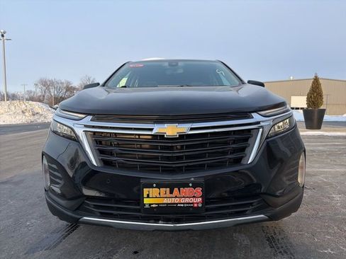 Used 2023 Chevrolet Equinox LT image 2