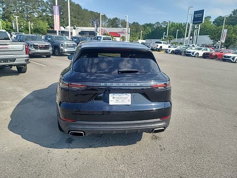 Used 2022 Porsche Cayenne AWD/4WD image 6