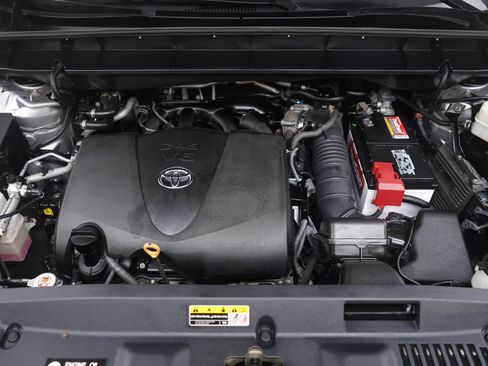 Used 2021 Toyota Highlander XLE image 34