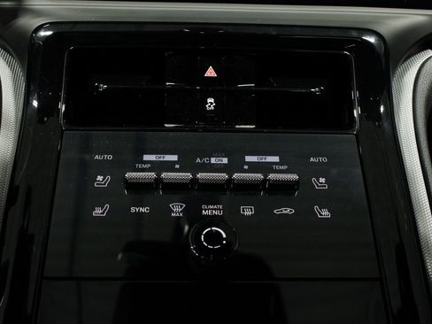 Certified 2025 Porsche Panamera 4 AWD/4WD image 34