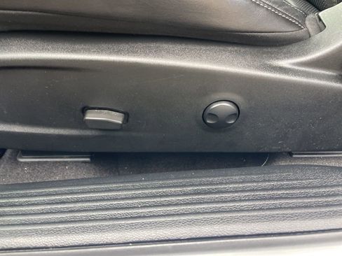 Used 2022 Dodge Challenger SXT w/ Plus Package image 16