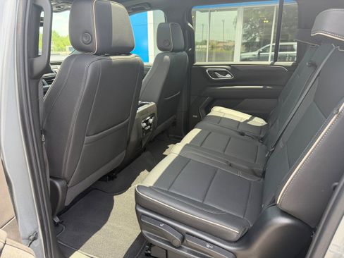 Used 2024 GMC Yukon XL SLT w/ SLT Premium Package AWD/4WD image 18