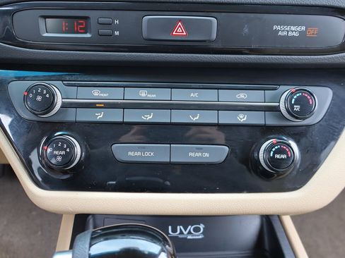 Used 2015 Kia Sedona LX w/ LX Convenience Package FWD image 13