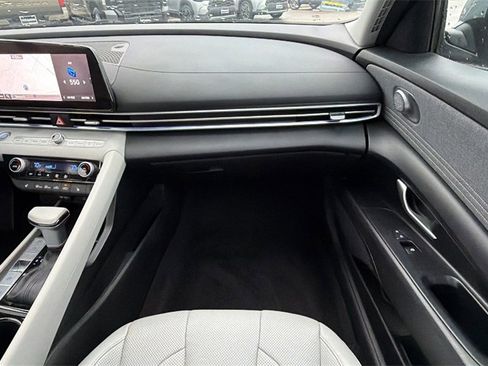 Used 2023 Hyundai Elantra Limited image 42