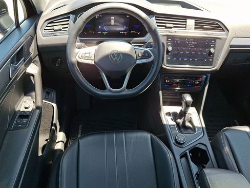 Used 2022 Volkswagen Tiguan SE AWD/4WD image 11