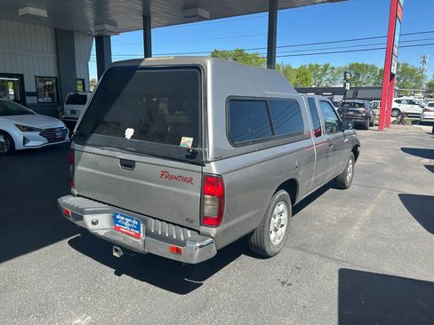 Used 2000 Nissan Frontier XE RWD image 4