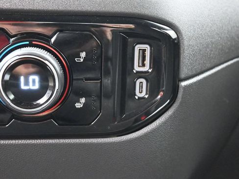 Used 2025 Chevrolet Silverado 1500 LT RWD image 11