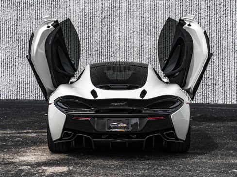 Used 2017 McLaren 570S image 19