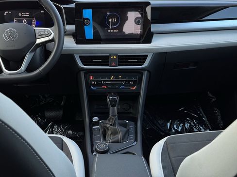 New 2025 Volkswagen Taos SE image 24