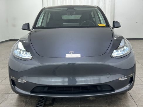 Used 2023 Tesla Model Y Long Range image 9