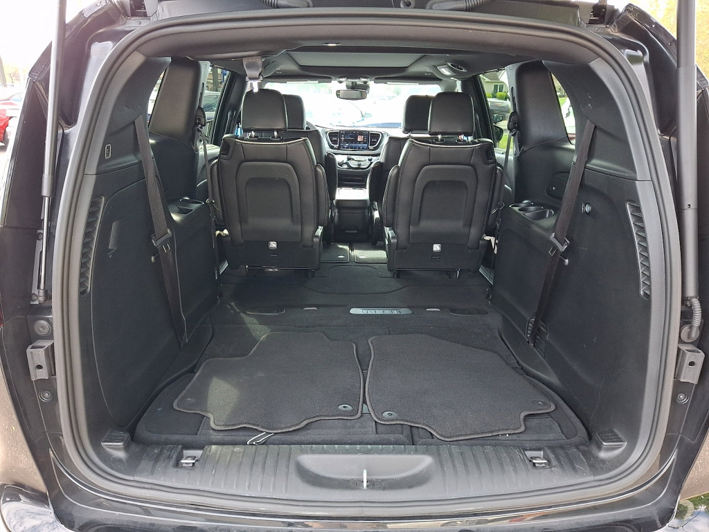 Certified 2026 Chrysler Pacifica Limited FWD image 18