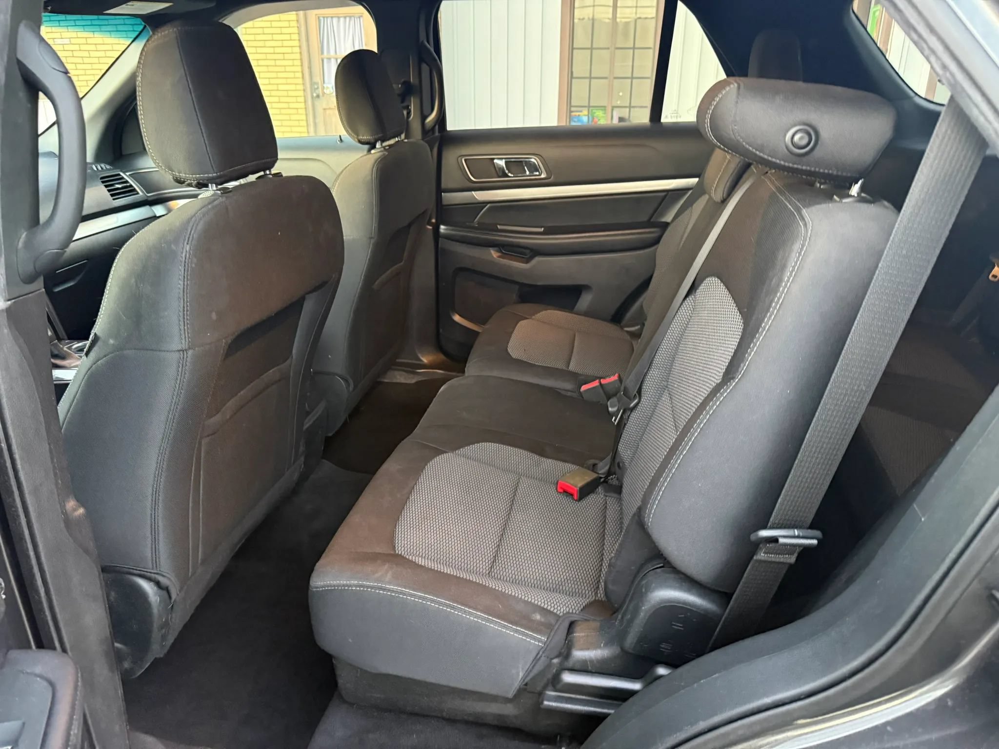Used 2018 Ford Explorer XLT AWD/4WD image 14