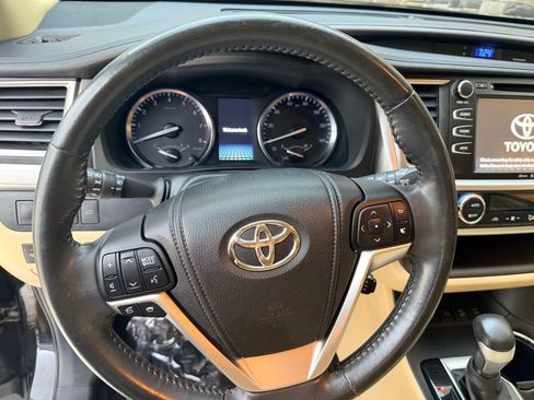 Used 2014 Toyota Highlander XLE AWD/4WD image 22