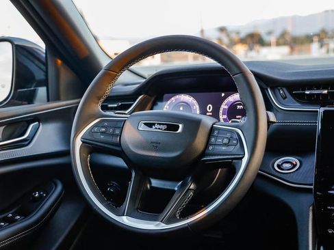 New 2025 Jeep Grand Cherokee L Altitude image 16