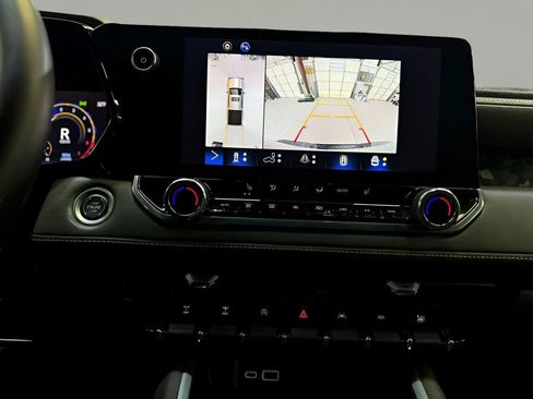 Used 2024 Chevrolet Colorado ZR2 w/ Technology Package image 19