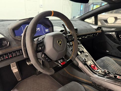 Used 2018 Lamborghini Huracan Performante AWD/4WD image 30
