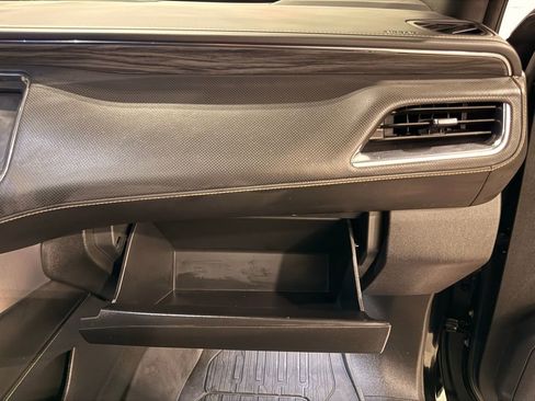 Used 2024 GMC Yukon XL SLT w/ SLT Luxury Package image 33