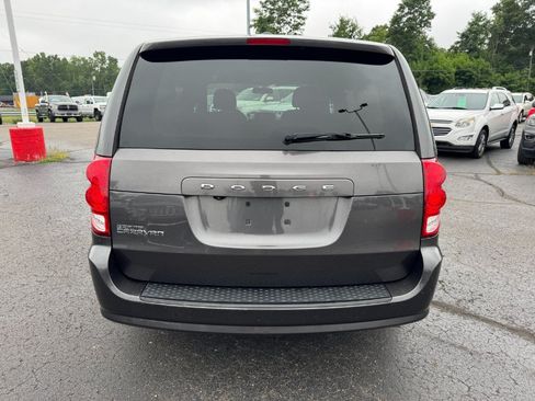 Used 2018 Dodge Grand Caravan SE FWD image 4
